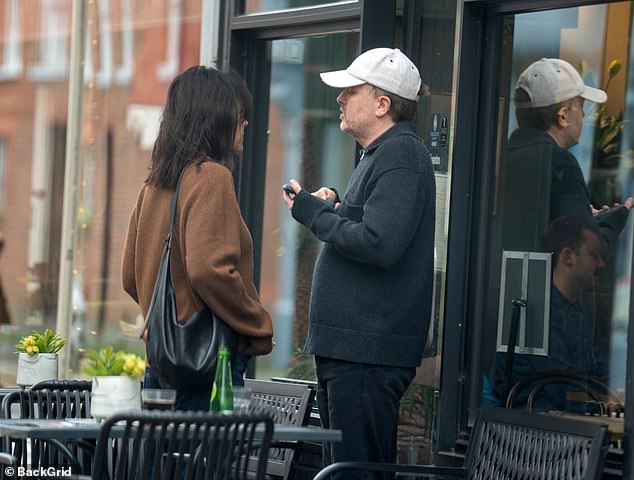 Chris je viđen kako uživa u pauzi od iscrpljujućeg plesnog treninga