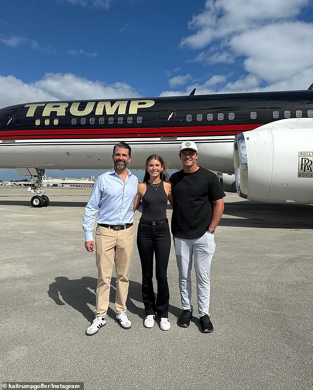 Bryson DeChambeau (desno) na slici je s Donaldom Trumpom mlađim (lijevo) i Kaijem Trumpom (u sredini)