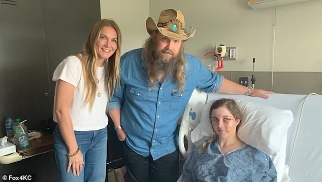 Usred njezina dugog puta do oporavka, njezini liječnici su saznali da su Alex Moffett i njezina obitelj putovali prvenstveno zbog Stapletonova koncerta i obratili su se pjevačici. Jedan od Alexinih kirurga uspio je stupiti u kontakt sa Stapletonom i podijeliti s njim svoju priču. Stapleton i njegova supruga Morgane Stapleton posjetili su tinejdžericu u lipnju