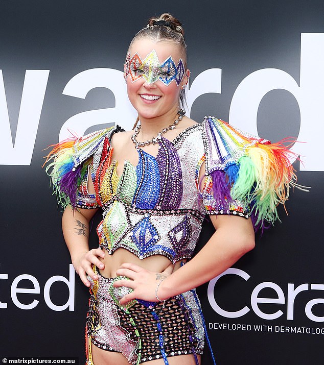 She adorned her eyes with a similar vibe to her top and wore her blonde locks in a long braid
