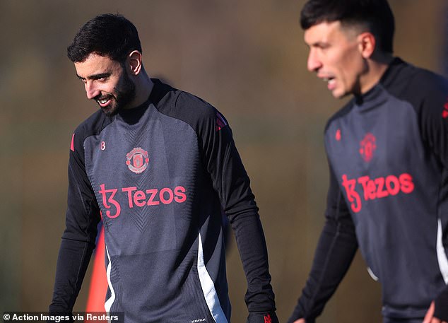 Lisandro Martinez (desno) danas se vratio treningu dajući veliko pojačanje za Man United