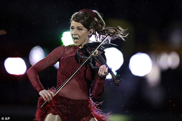 Obožavatelji NFL-a oglasili su se društvenim mrežama i kritikovali NBC jer je preskočio emisiju Lindsey Stirling u poluvremenu