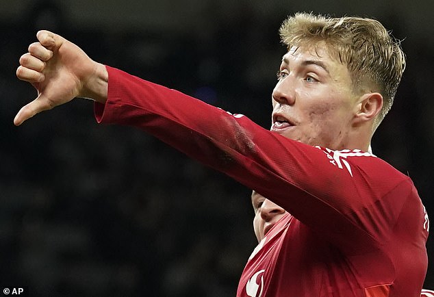 Hojlund je prvo pokazao palac gore prije nego što ga je okrenuo na palac dolje u vezi s holivudskim blockbusterom