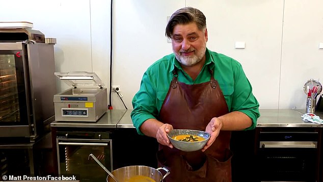 Bivša zvijezda MasterChefa, 63, otkrila je svoje najbolje trikove za pečenje najhrskavijih božićnih kolačića, a jedan posebno nije za one sa slabim srcem