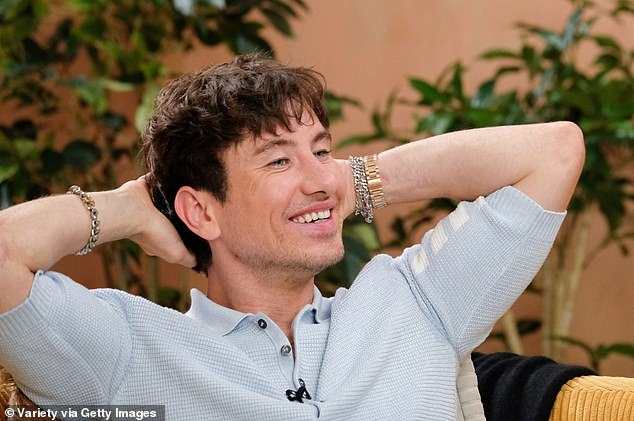 Barry Keoghan hrabro je pokazao veliki ožiljak na svom lijevom zapešću za časopis Hunger otkrivši da se čini kao 'pravo vrijeme' da ga pokaže