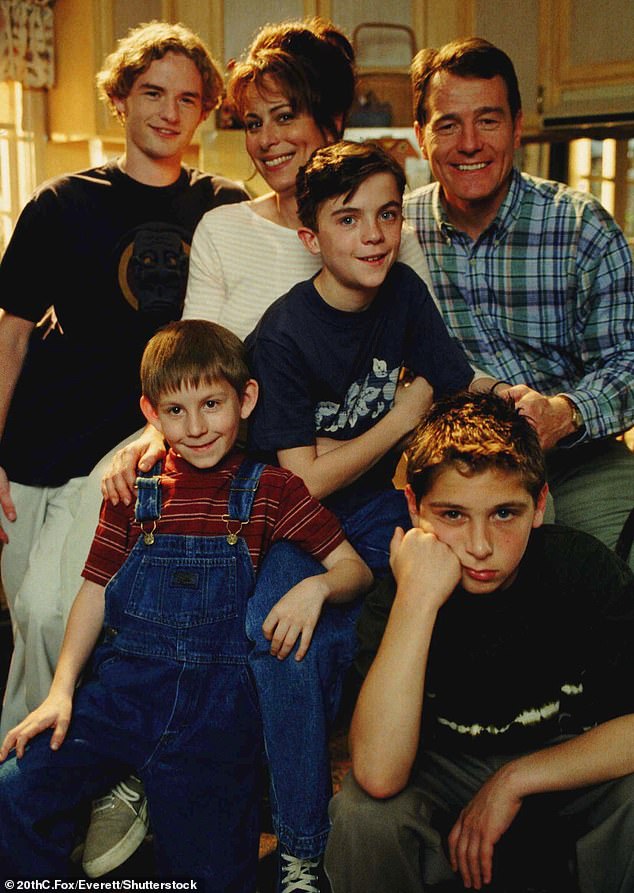 Tijekom svojih sedam sezona emitiranja, sitcom je dobio pohvale kritičara - kao i niz nominacija za nagrade, uključujući sedam Zlatnih globusa i 33 Emmyja, osvojivši sedam