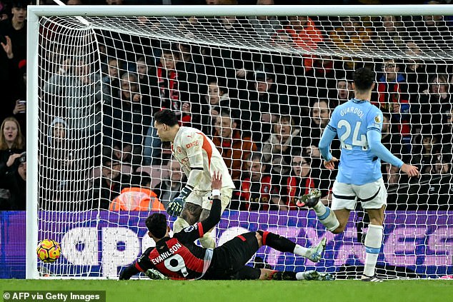 Joško Gvardiol je kažnjen jer je trčao natrag kada je Evanilson postigao pogodak za Bournemouth