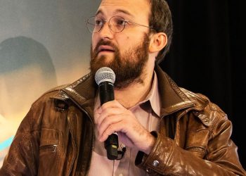 ADA raketira 35% dok Charles Hoskinson otkriva Trumpove planove kripto politike