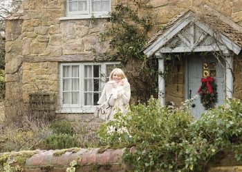 All the things that are FAKE about The Holiday! After Jude Law’s major revelation about the iconic Christmas movie – a look at the glaring plot holes, and impractical timelines that you won’t be able to unsee