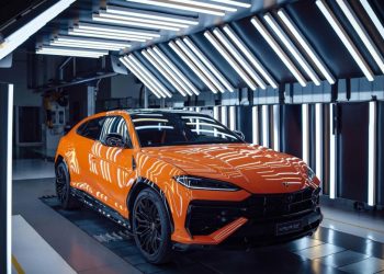 Auto Klub – Bogataši na muci: Lamborghini Urus je već sada rasprodan do 2026. godine, a supersportski hibrid Revuelto do 2027.