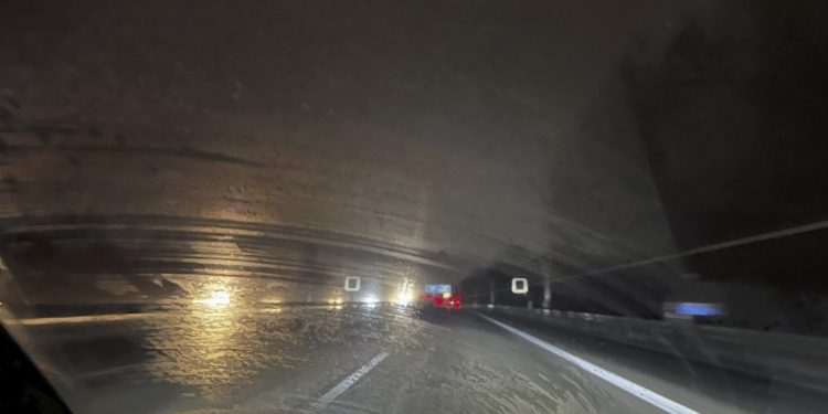 Auto Klub – Brisači vjetrobrana ostavljaju tragove? To smeta i može biti opasno: Ovo će vam odmah pomoći