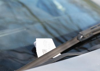 Auto Klub – Budite oprezni: Vozači iz Zagreba prijavljuju prevaru s porukom na vjetrobranu i telefonskim pozivom iz Bugarske