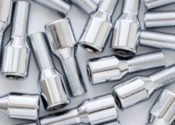 Auto Klub – Dijamanti ili obični vijci? Šarafi na ovom autu koštaju kao pet Dacia Sandero