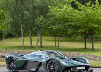Auto Klub – Fantastični Aston Martin Valkyrie postao najbrži cestovni auto na legendarnoj trkaćoj stazi Silverstone