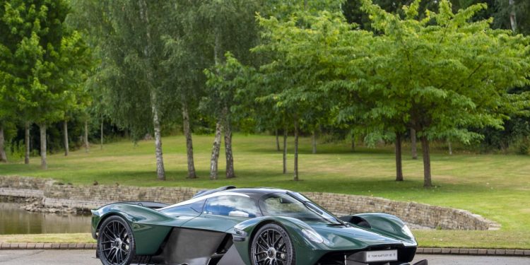 Auto Klub – Fantastični Aston Martin Valkyrie postao najbrži cestovni auto na legendarnoj trkaćoj stazi Silverstone