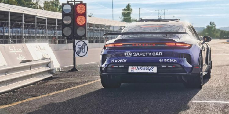 Auto Klub – I to se dogodilo: U ovoj su zemlji zabranili električne aute na trkalištu zbog straha od požara