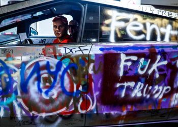 Auto Klub – Koliko je siguran Tesla Cybertruck? Uznemirujuće fotografije s mjesta nesreće otkrile pravu istinu