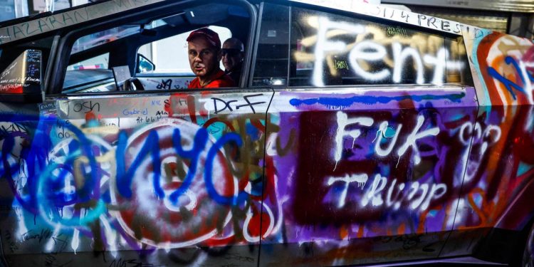 Auto Klub – Koliko je siguran Tesla Cybertruck? Uznemirujuće fotografije s mjesta nesreće otkrile pravu istinu