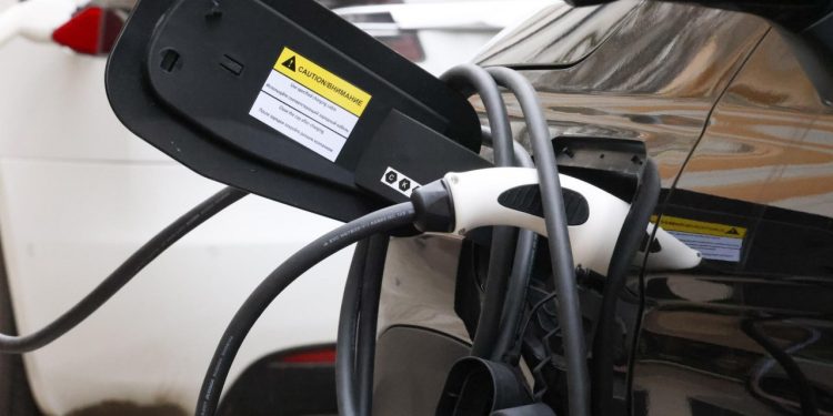 Auto Klub – Nije sve tako crno: Više od 50 posto ljudi misli da će kupiti električni auto do 2035. godine