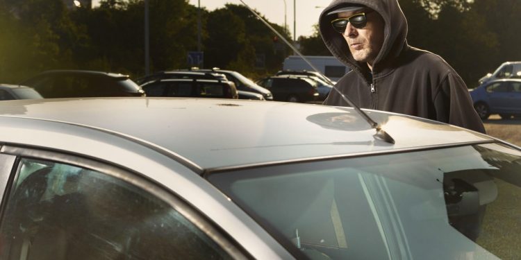 Auto Klub – Nova vrsta krađe automobila: Budite oprezni ako na stražnjem staklu ugledate papir