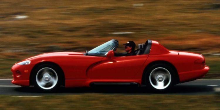 Auto Klub – Ovaj Dodge Viper je 28 godina služio kao reklama za salon na totemu. Tek sada ga je vlasnik skinuo, pogledajte stanje