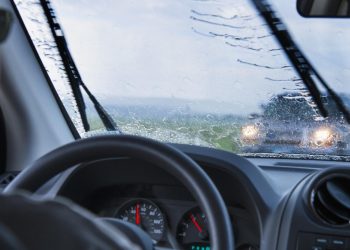 Auto Klub – Pružaju li zaista sunčane naočale bolju vidljivost kod vožnje po kiši: Da, ali pod jednim uvjetom