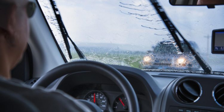 Auto Klub – Pružaju li zaista sunčane naočale bolju vidljivost kod vožnje po kiši: Da, ali pod jednim uvjetom