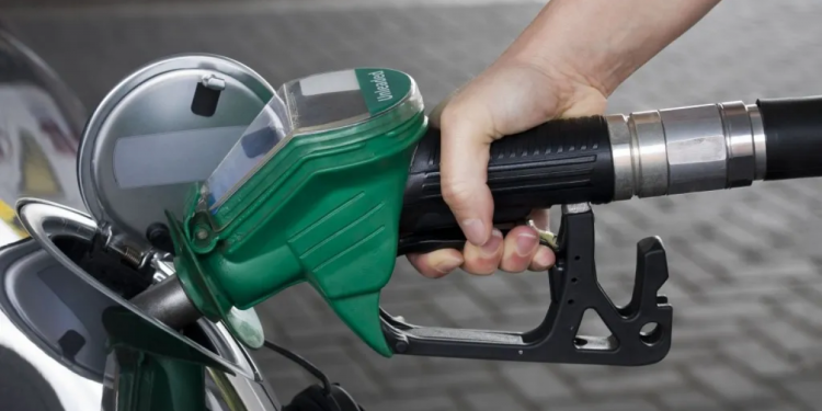 Auto Klub – Skupa pogreška: Jeste li znali što se događa kada natočite benzin u dizelaša i kako riješiti problem