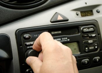 Auto Klub – Stišavate glazbu kada vozite unatrag, parkirate ili se vozite nepoznatim kvartom? Evo što znanost kaže zašto to činite