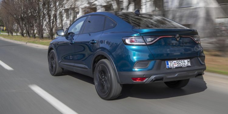Auto Klub – Testirali smo Renault Megane Conquest E-Tech 160 Hybrid: Šminker koji se lijepo vozi i umjereno troši