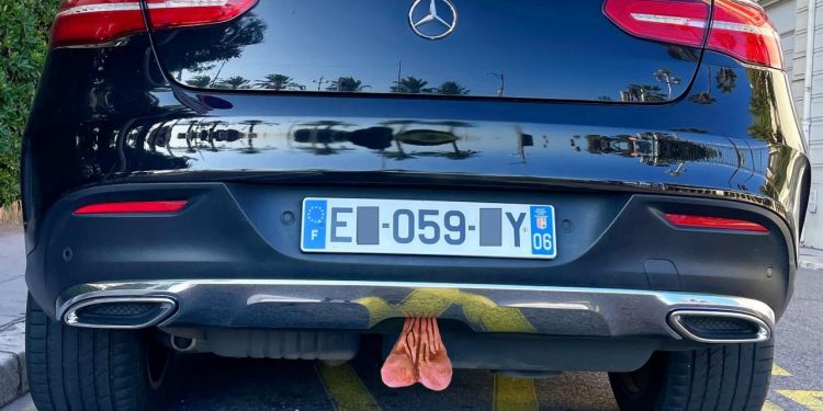 Auto Klub – Trend na francuskim ulicama: Automobili s mošnjama preplavili Azurnu obalnu