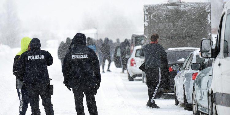 Auto Klub – U Hrvatsku stiže veliko pogoršanje vremena: Ne sjedajte u automobil bez ovih 11 stvari