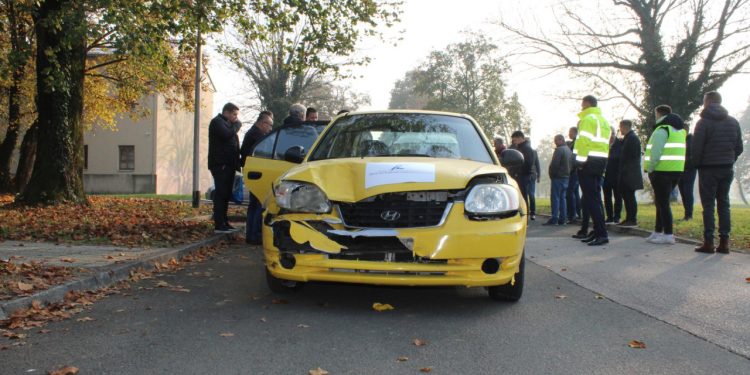 Auto Klub – Video: Pogledajte kako izgleda nalet automobila na vozača električnog romobila