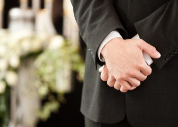 Auto Klub – Vjerno mu je služio godinama: Iskopao grob voljenom Suzukiju, na sprovod stiglo 1500 ljudi