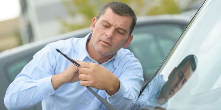 Auto Klub – Zamjena gume, žarulje ili metlice brisača? Ova generacija vozača nije sposobna za osnovne zahvate