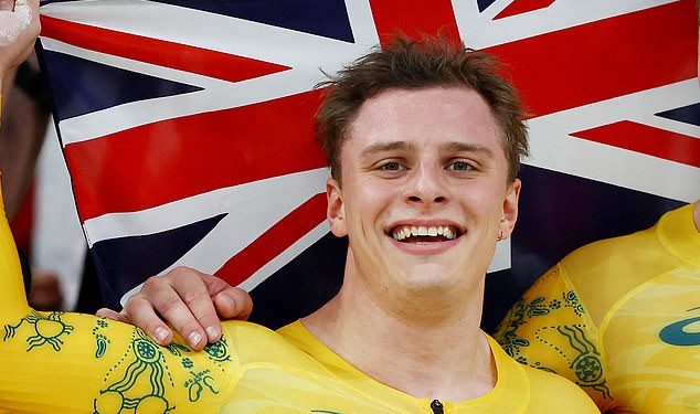 Bijesni Australac, divlji biciklist prevrtljivac Matt Richardson koji je izdao Australiju za Ujedinjeno Kraljevstvo dok pokazuje svoju ‘izdajničku’ uniformu