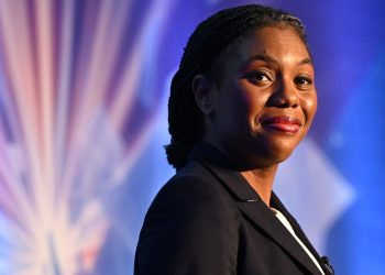 Britanski torijevci izabrali prvu crnu čelnicu — RT World News