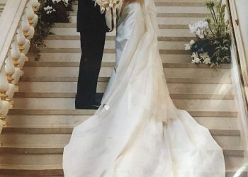 Catherine Zeta-Jones dijeli omiljene fotografije vjenčanja sa suprugom Michaelom Douglasom na njihovu 24. godišnjicu