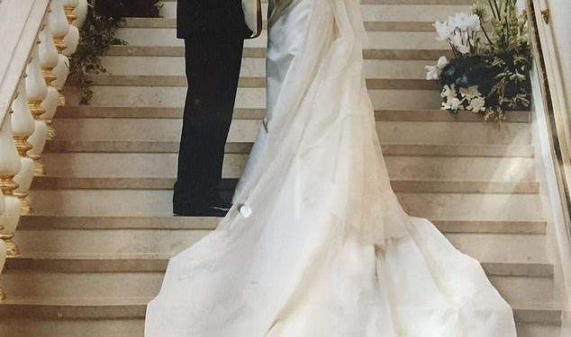 Catherine Zeta-Jones dijeli omiljene fotografije vjenčanja sa suprugom Michaelom Douglasom na njihovu 24. godišnjicu