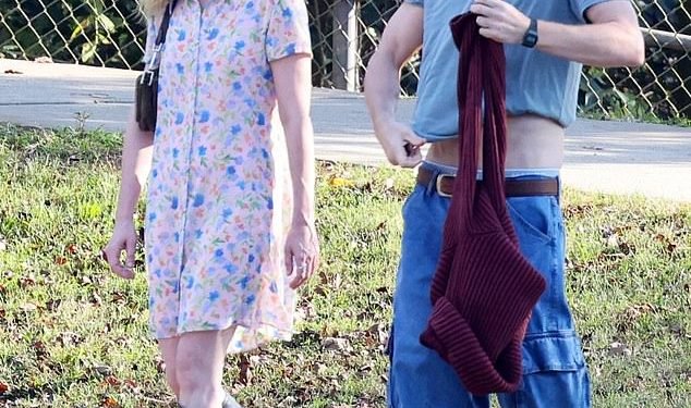 Channing Tatum uživa u romantičnoj šetnji s kolegicom Kirsten Dunst na setu njihovog nadolazećeg filma Roofman