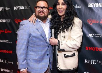 Cher je dobila ‘blagoslov’ od transrodnog sina Chaza Bona da koristi njegovo ‘mrtvo ime’ Chastity u memoarima