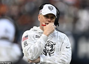 Chicago Bearsi otpuštaju ofenzivnog koordinatora Shanea Waldrona u pokušaju da im spase sezonu