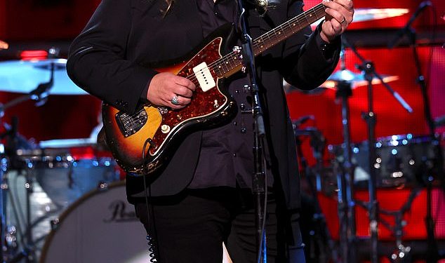 Chris Stapleton posjećuje jedinog preživjelog u smrtonosnoj prometnoj nesreći koja se dogodila na putu za njegov koncert u Missouriju