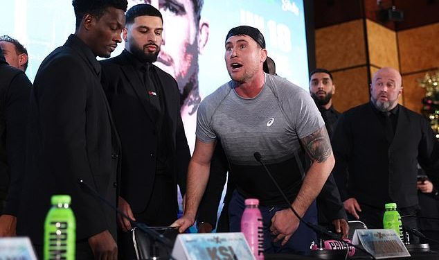 Darren Till PROCURIO Telefonski broj Johna Furyja izazvavši pokolj na društvenim mrežama samo nekoliko dana nakon sukoba na tiskovnoj konferenciji za promicanje borbe protiv njegova sina Tommyja