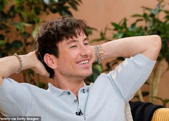 ‘Emotivni’ Barry Keoghan otkriva kako se osjeća ‘ispravnim’ razgovarati o velikom ožiljku na svom zapešću dok ga ponosno otkriva prvi put