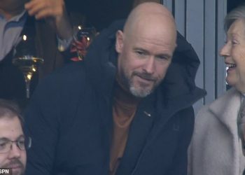 Erik ten Hag gleda dvije svoje stare strane u akciji u Nizozemskoj – dok Nizozemac uživa u pauzi nakon otkaza Man Unitedu