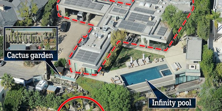 Fotografije iz zraka pokazuju da je zapanjujući ekološki kompleks Leonarda DiCaprija NAPOKON dovršen baš na vrijeme za njegov 50. rođendan