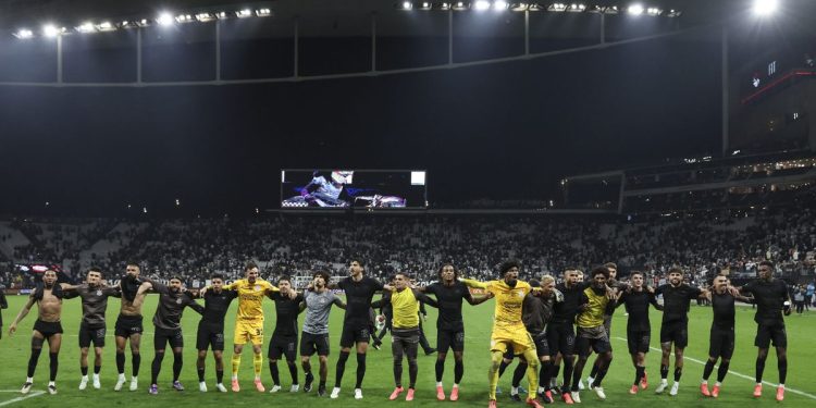 Golovi, spektakl i svinjska glava na terenu: Corinthians svladao Palmeiras 2:0