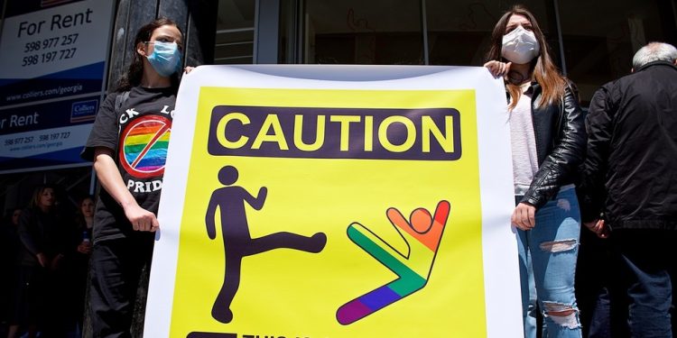 Gruzija obećava da neće odustati od LGBT zakona — RT World News