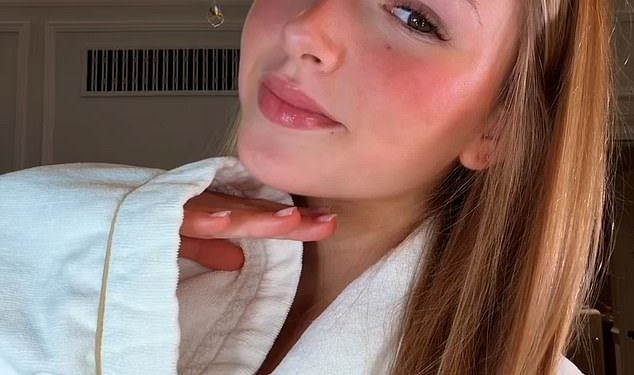 Harper Beckham (13) pokazuje obožavateljima svoju vrlo skupu rutinu šminkanja sa sjajilom za usne od 30 funti dok njezina majka Victoria dijeli video iza kulisa dok ju gura u utrku za superzvijezdu